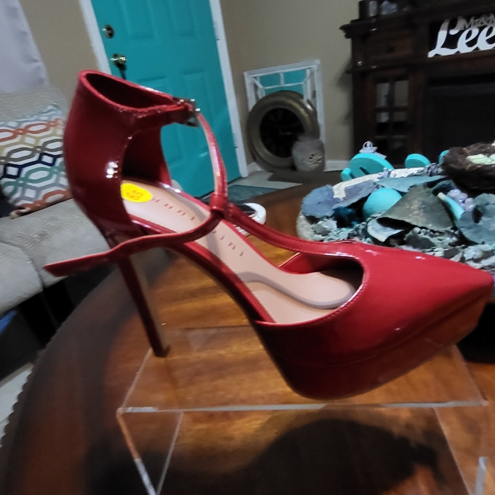 Gianni Bini Brand new Size 8.5 Patent leather Very Sexy Heels
